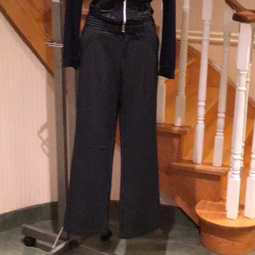 ⭐️⭐️Host Pick⭐️⭐️⬇️Price Dropped⬇️Black/White pinstripe pants with suede pockets